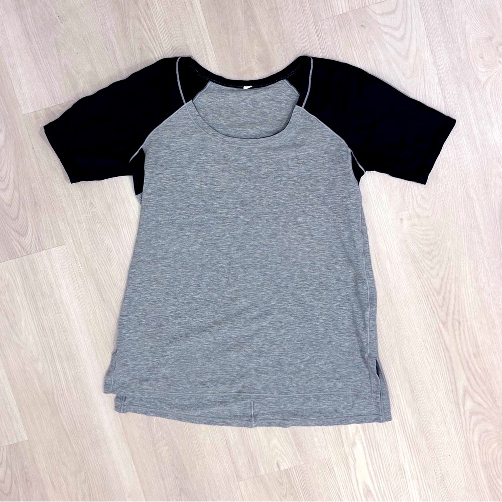 Lululemon Spincity Tee heathered Slate / Black size 8
